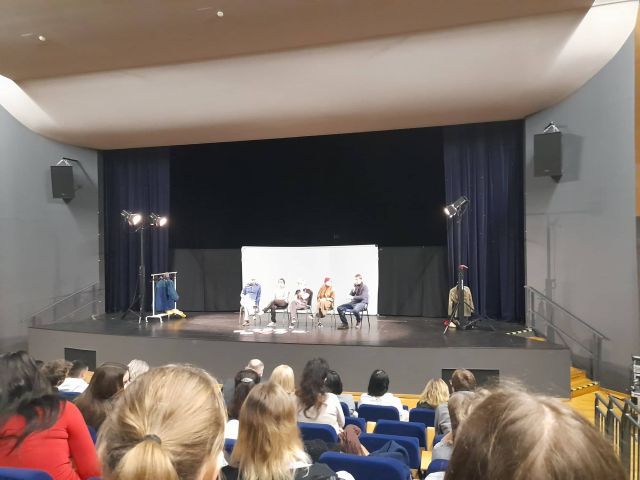 návšteva divadla