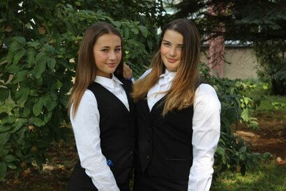 V nových uniformách