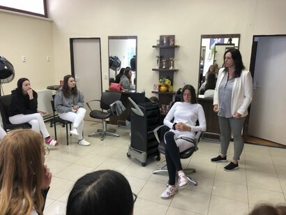 Kaderníctvo VIKI - školenie s názvom „Spoločenské účesy “