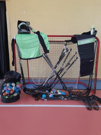 Florbalová výstroj vďaka participatívnemu rozpočtu TSK