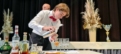 Putovný pohár TTSK v rukách našich barmanov