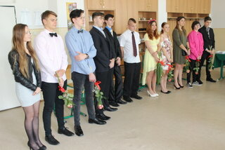 Slávnostné ukončenie záverečných skúšok - 10_Odovzdávanie výučných listov