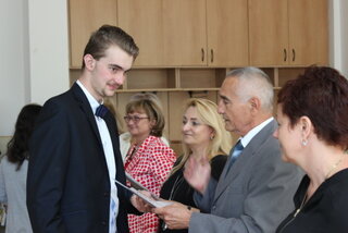 Slávnostné ukončenie záverečných skúšok - 5_Odovzdávanie výučných listov