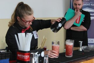 66_Trendy barový čašník_2019