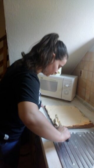 1- cukrári doma pečú dobroty 