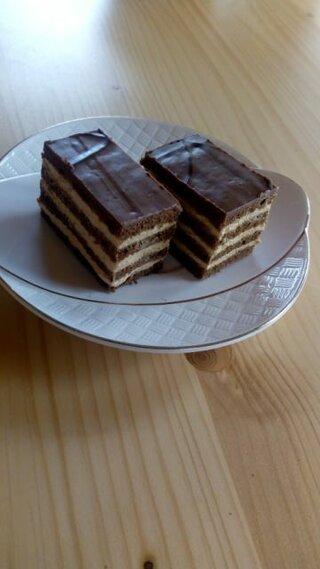 2- cukrári doma pečú dobroty 