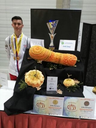 _Ceske_Budejovice_-_carving_12