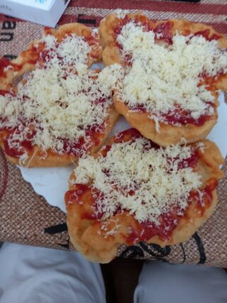 2Jedlá z kysnutého a liateho cesta