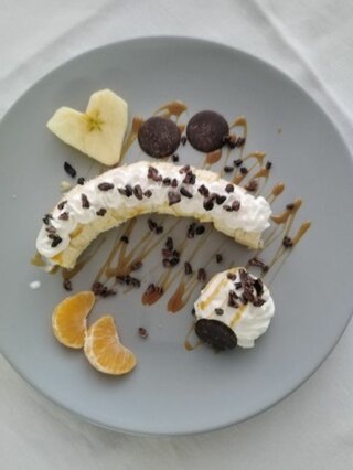 11_ Lúpanie a dekorovanie banána