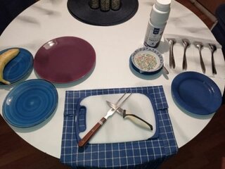 1_ Lúpanie a dekorovanie banána