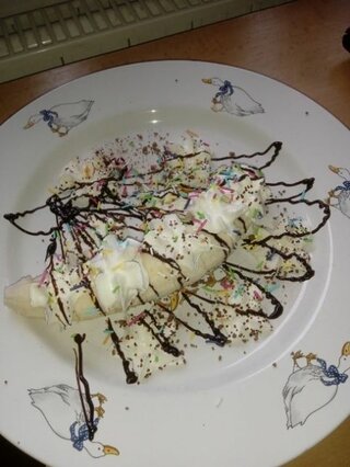 5_ Lúpanie a dekorovanie banána