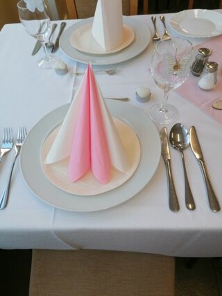 13_ Nácvik zručností III.B čašník, servírka DV