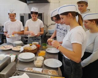 v školskej kuchynke 3