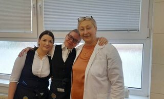 Tím hostiteliek v školskej kuchynke