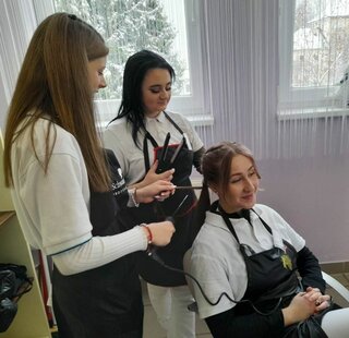 V kaderníctve Akadémia 1