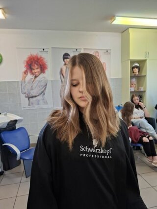 9_ školenie v kaderníctve Akadémia