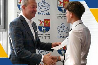 Zväčšiť fotografiu - 🏛️ naša predsedníčka školského parlamentu na sneme kmp tsk