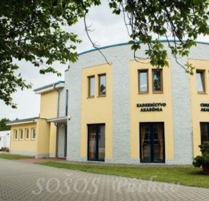 Akadémia kaderníctvo