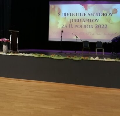 Október - mesiac úcty k starším