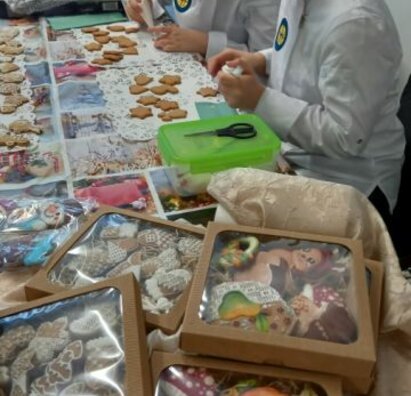 POPOLUDNIE POMOCI, LÁSKY... 