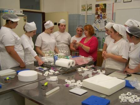 Školenie cukrárov -  výroba drôtikových kvetov 