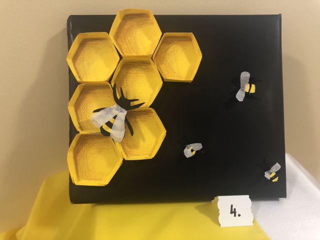 Súťaž „Včielky v darčekovom balení“ triedy I. A v št. odbore Obchodný pracovník